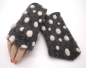 Preview: STULPEN Punkte weiß auf grau mit Sptitze HANDGEFERTIGT