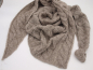 Preview: Dreieckstuch Zopfmuster Strick von Gebeana beige 120x170cm