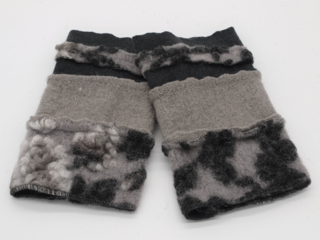 Stulpen Pulswärmer Unikat Blumen grau -beige