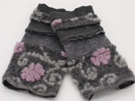 Winter Stulpen Pulswärmer Unikat Blumen rosa auf grau