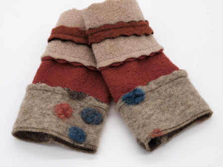 Stulpen Pulswärmer Unikat Punkte bunt auf beige-rost