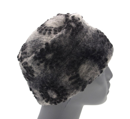 Preview: Unikat Mütze Straheln auf grau Musterwalkstoff Walk gefüttert handgefertigt