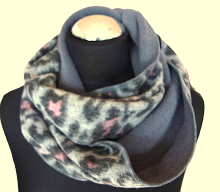 Preview: Loop Leo Walkstoff Loopschal Baumwollfleece grau-rosa gefüttert