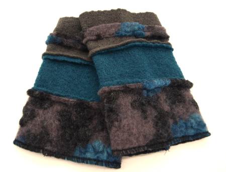 Preview: Winter Stulpen Pulswärmer Unikat Blumen türkis auf anthrazit