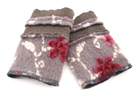 Preview: Stulpen Pulswärmer Unikat Blumen rosa rot auf hellgrau