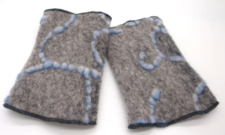 Preview: STULPEN Linien hellblau auf grau HANDGEFERTIGT