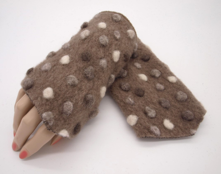 STULPEN Punkte auf beige HANDGEFERTIGT