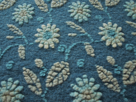 Ganz Neu Winter 2026/27 Musterwalk Blumen weiß auf hellblau Walkstoff Italien gemustert Walkloden