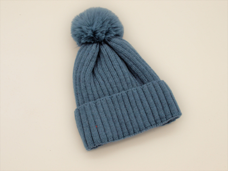 Damen Strick-Mütze taubenblau Fell-Bommel Kunstfell