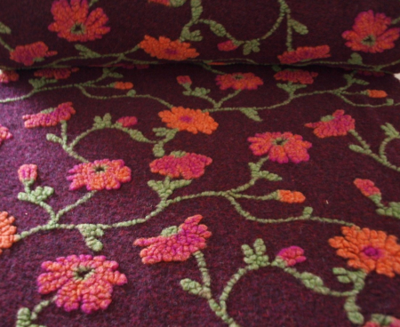 Preview: Ganz Neu Winter 2026/27 Musterwalk Blumen auf bordeaux Walkstoff Italien gemustert Walkloden