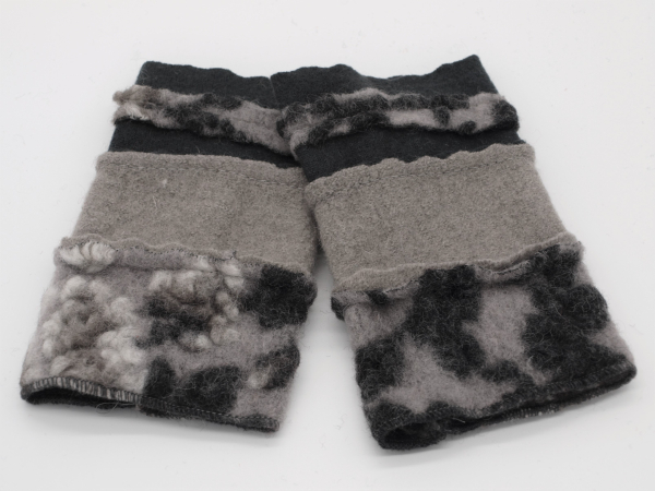 Stulpen Pulswärmer Unikat Blumen grau -beige