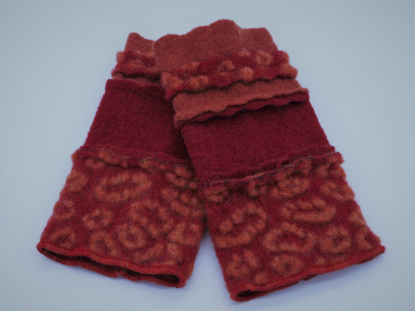 Stulpen Pulswärmer Unikat Kreise orange auf rot