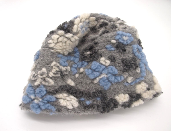 Mütze Musterwalkstoff Blumen auf hellblau Walk gefüttert handgefertigt