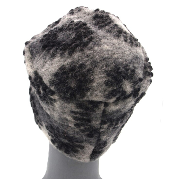 Unikat Mütze Straheln auf grau Musterwalkstoff Walk gefüttert handgefertigt