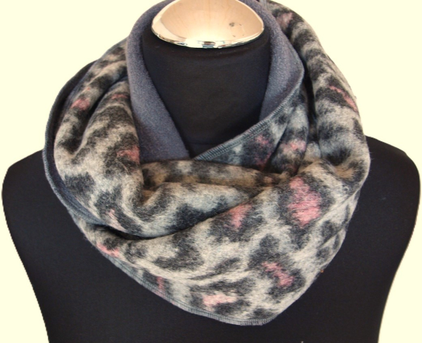 Loop Leo Walkstoff Loopschal Baumwollfleece grau-rosa gefüttert