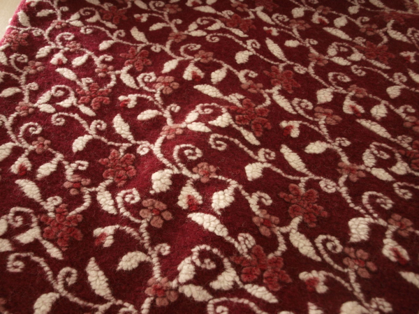 Neu eingetroffen Musterwalk Blumen auf bordeaux Walkloden Italien