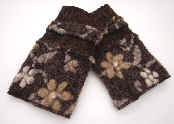 Neu Stulpen Pulswärmer Unikat Blumen beige auf braun