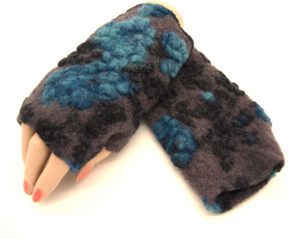 STULPEN BLUMEN TÜRKIS AUF ANTHRAZIT HANDGEFERTIGT mit Daumenloch