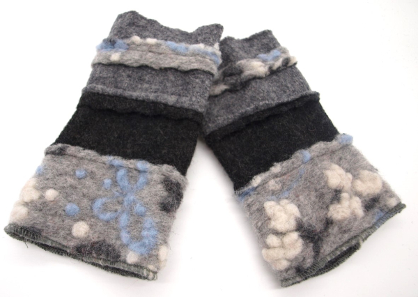 Stulpen Pulswärmer Unikat Blumen grau hellblau