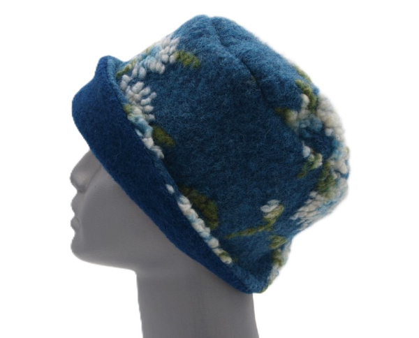 Hut Musterwalkstoff Blumen weiß auf türkis gefüttert  Walk Einheitsgröße