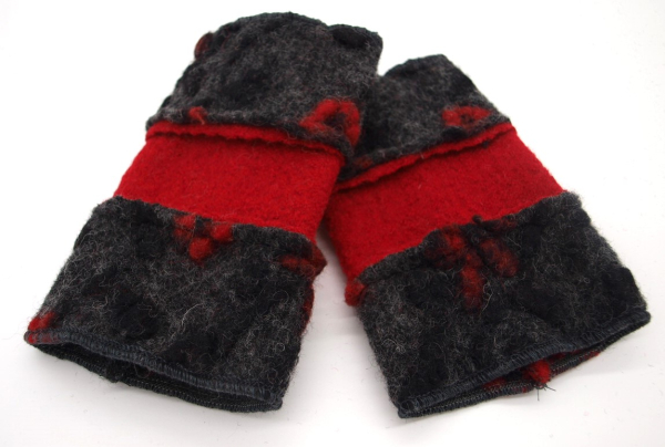 Winter Stulpen Pulswärmer Unikat Blumen rot auf anthrazit