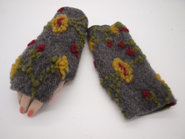 STULPEN Blumen gelb auf grau HANDGEFERTIGT mit Daumenloch