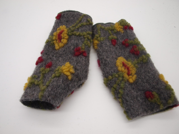 STULPEN Blumen gelb auf grau HANDGEFERTIGT mit Daumenloch