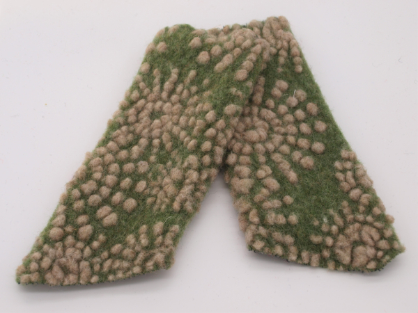 STULPEN Strahlen beige auf grün HANDGEFERTIGT