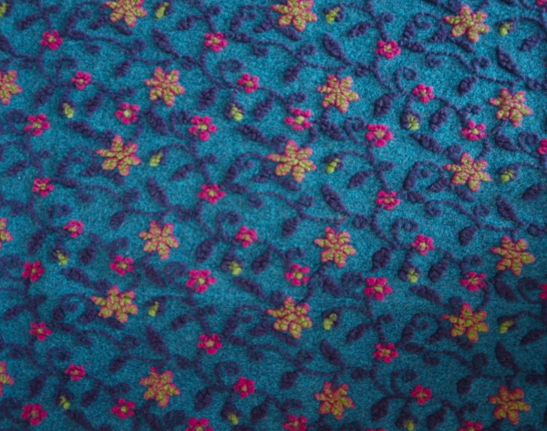 Musterwalk Blumen blau lila pink Walkloden Italien Musterwalkstoff
