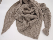 Dreieckstuch Zopfmuster Strick von Gebeana beige 120x170cm
